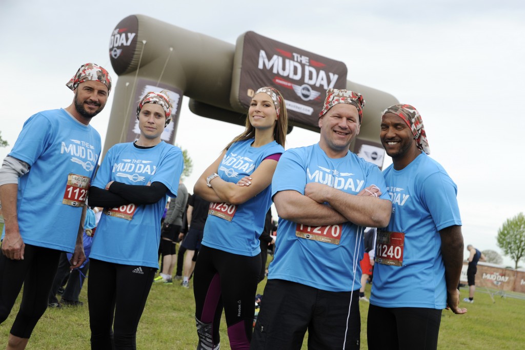 Photo Pierre Alessandri / ASO - The Mud Day Paris 2015 - 08/05/2015 - Paris - France - Sebastien Charpentier, Candice Prevost, Laury Thilleman, Christian Califano, Olivier Dacourt au depart du MUD DAY