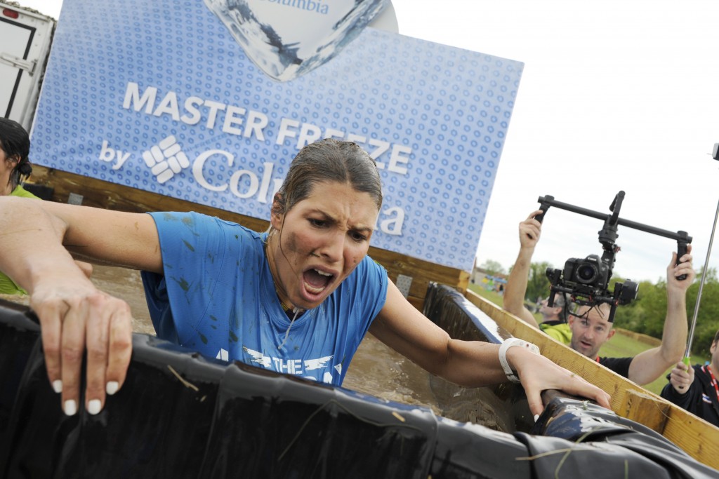 Photo Pierre Alessandri / ASO - The Mud Day Paris 2015 - 08/05/2015 - Paris - France - Laury Thilleman au sortir de l'obstacle MASTER FREEZE