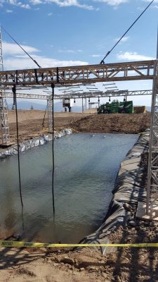 Le monkey-bar en bois et sa corde pour monter