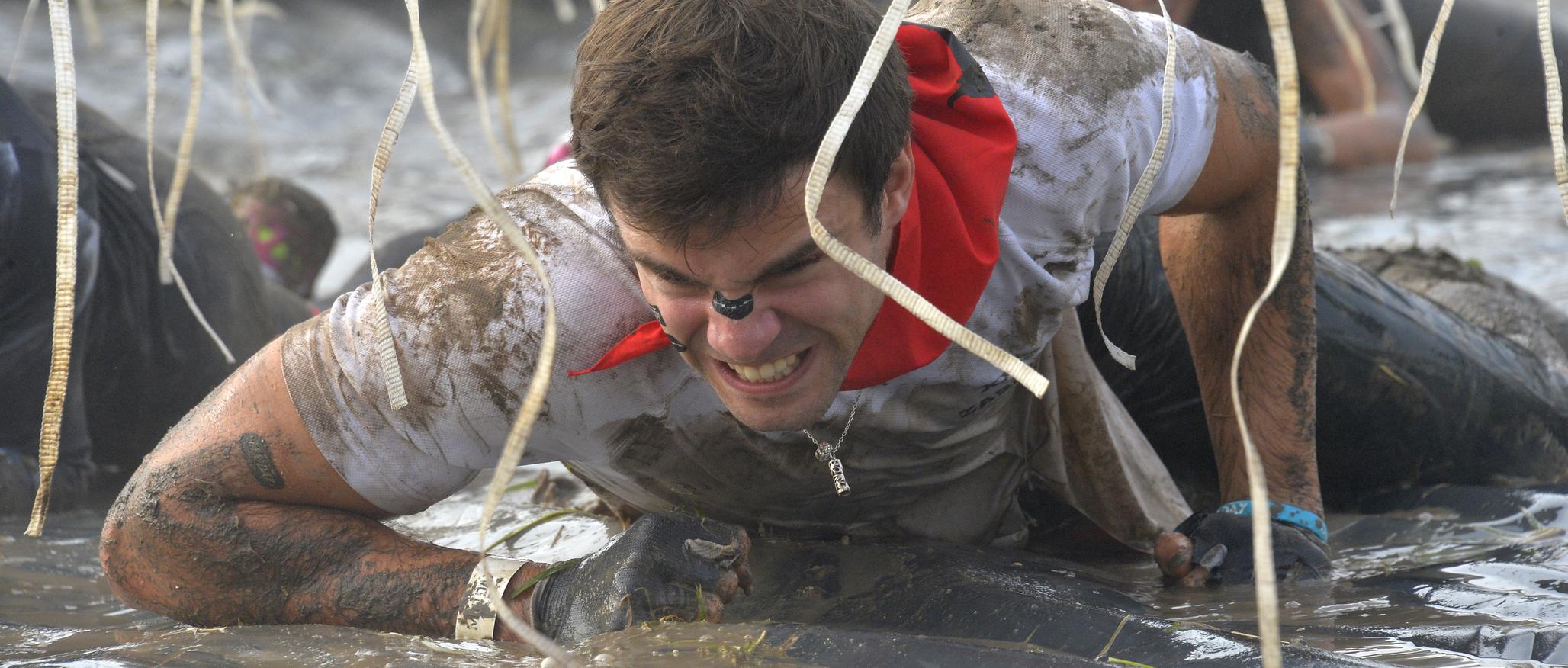 Photo Bruno Bade / ASO - The Mud Day Cabourg 2015 - 19/09/2015 - Cabourg - France - Photo libre de droit - Un Mud Guy sur l'obstacle Adrenaline Shots
